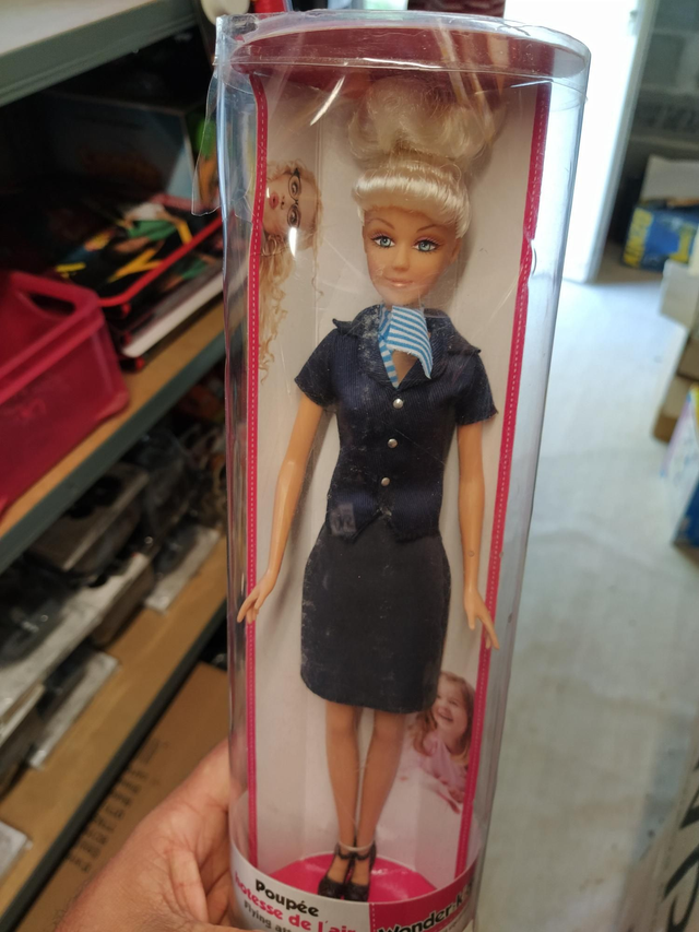 POUPÉE HÔTESSE DE L'AIR 