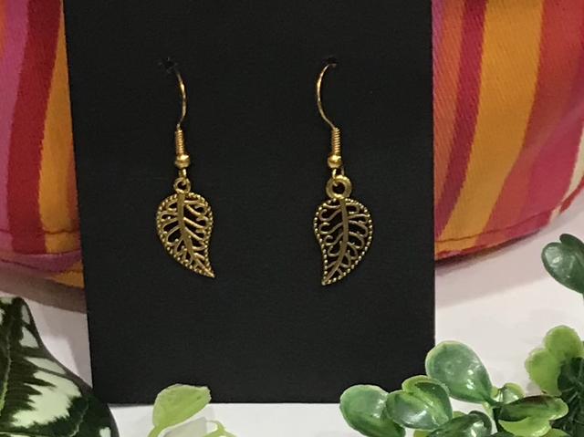 Gold Coloured Dangling - GCD23