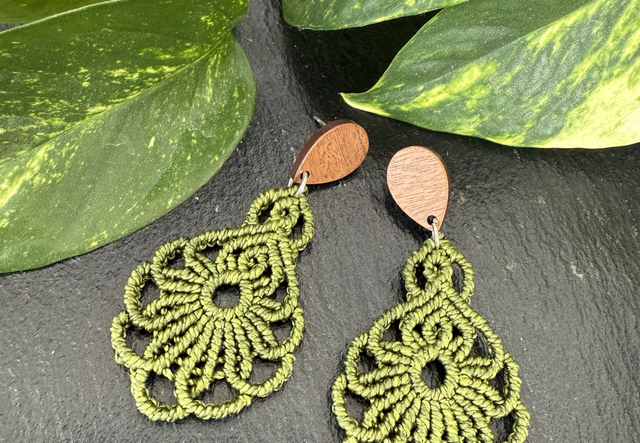 Lace Pattern Ohrringe mit Holzstecker