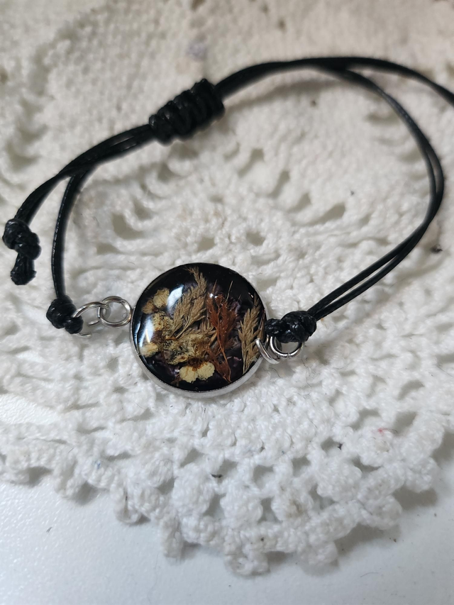 Bracelet fleurs cordon et fond noir