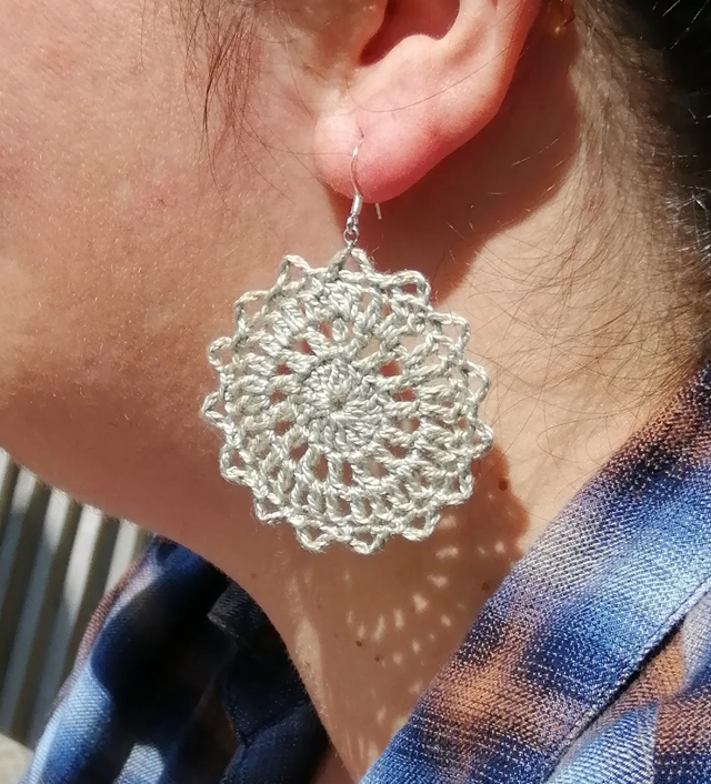 Boucles d’oreilles DOLLY en Micro crochet - Vert Lichen