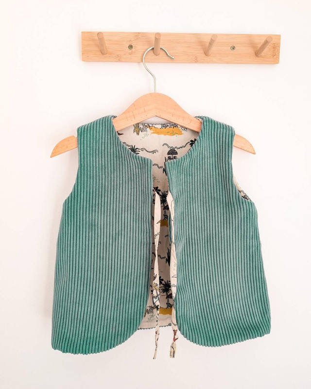 Gilet réversible pour enfant en velours vert sauge – Intérieur coton Oeko-Tex, fabriqué en France