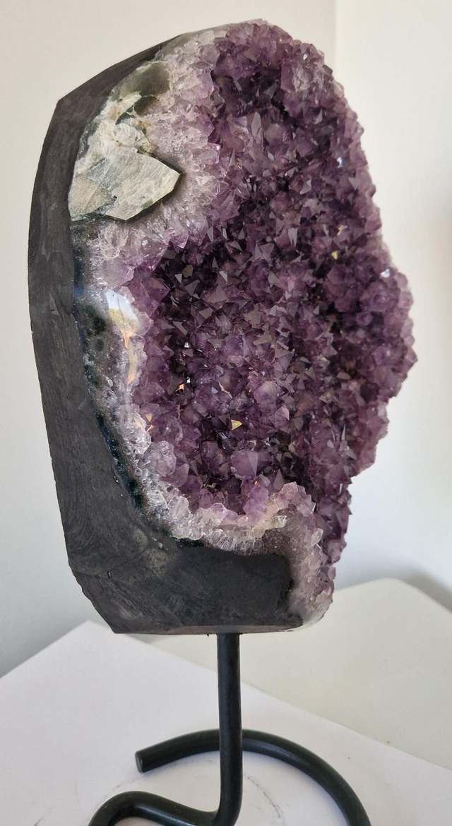 Améthyste Géode sur pied métal