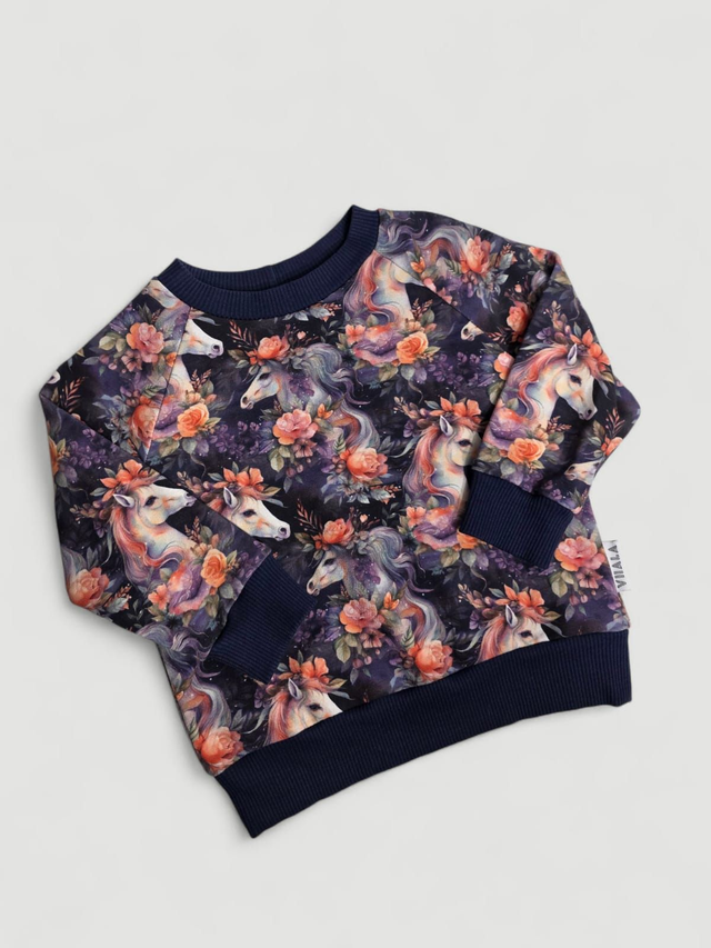 Collegepaita MAGICAL HORSES