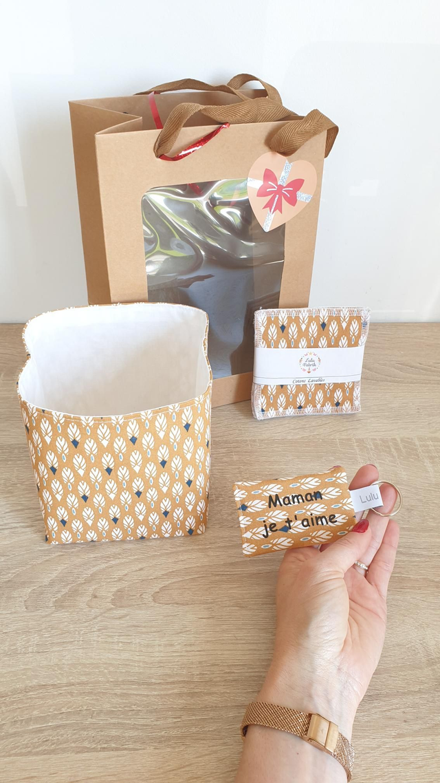 Coffret panier + 4 cotons démaquillants + porte clés jaune