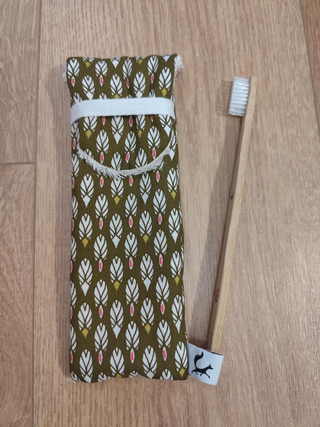 Pochette à brosse à dent