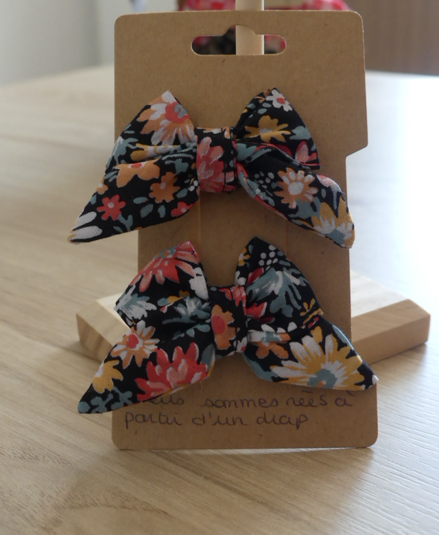 Barrette Éléonore noir à fleur 