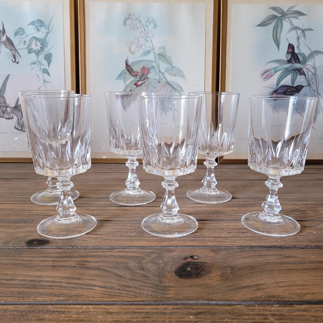 X Verres à vin ou eau vintage en cristal d&#039;Arques modèle Louvre 