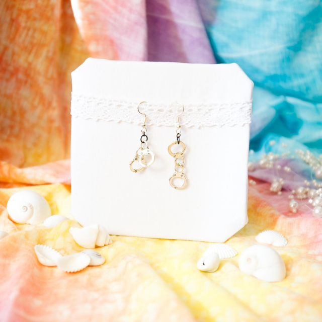 Boucles d&#039;oreilles Menottes
