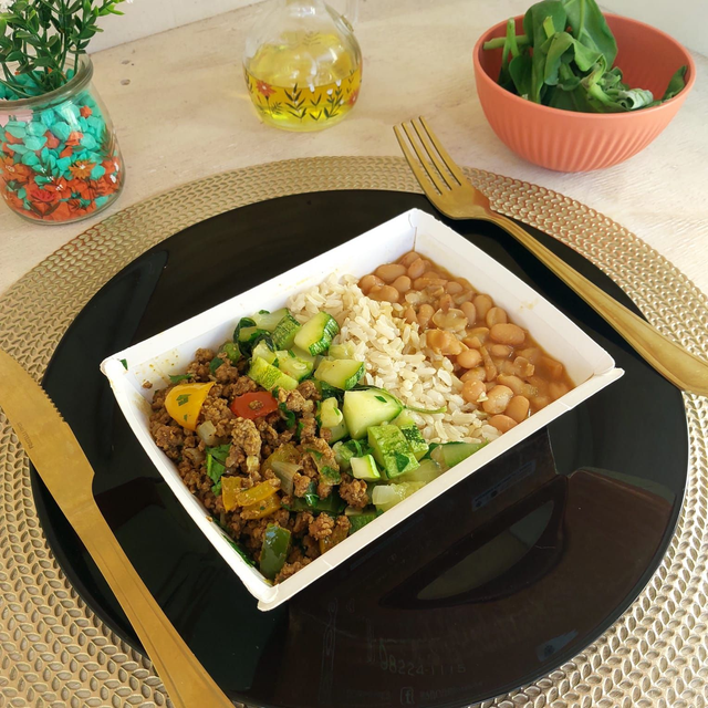 Carne moída c/ Pimentões + Aborinha + Arroz e Feijão