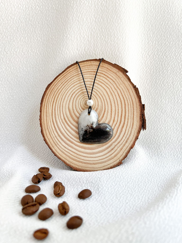 Colar Coração com Café pra Limpar Bloqueios Mentais