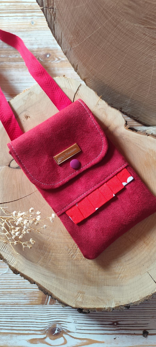 Porte téléphone en suédine rouge ✨