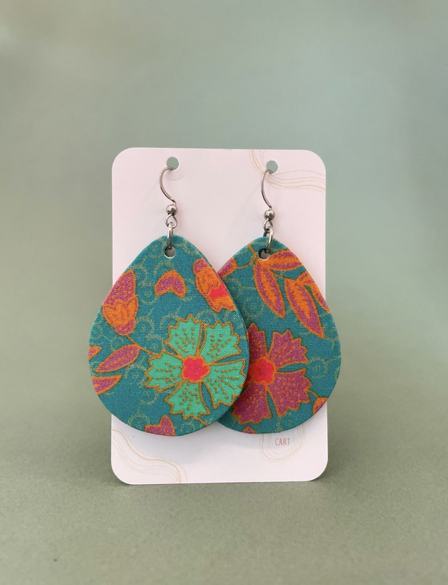 Boucles d'oreilles carton et tissu forme grandes gouttes, collection " indie turquoise " - fond turquoise et motifs fleuris bleu, orange et rose