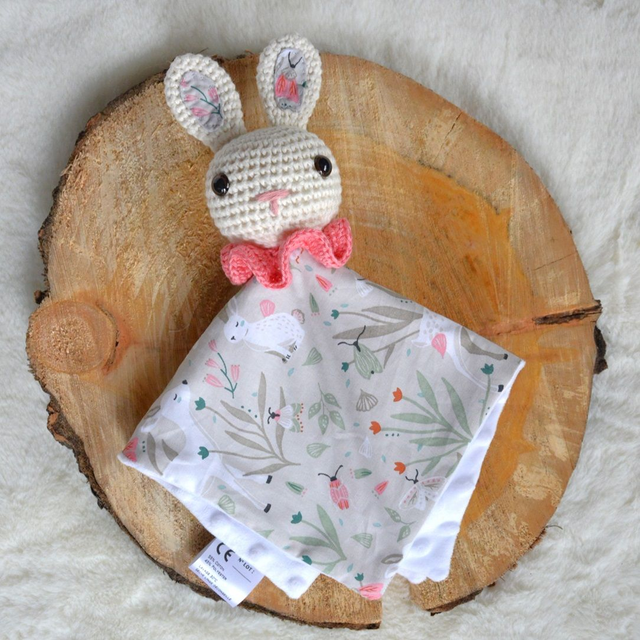 Doudou lapin écru motif chevreau