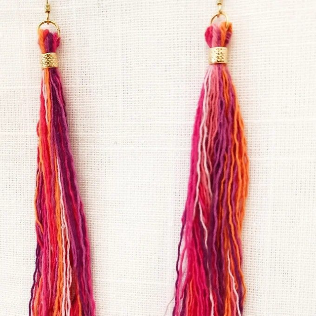 Boucles d’oreilles Rosa – longues pampilles en coton, crochet doré à l’or fin