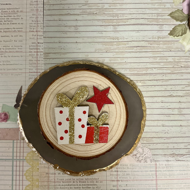 Handmade Christmas magnets. Beautifully presented in a cellophane gift bag.