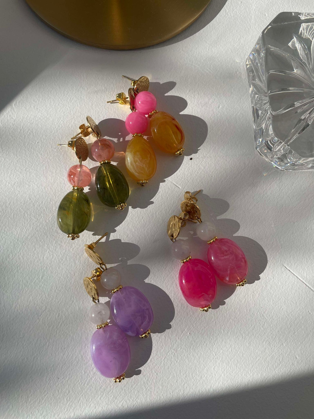 Cécile boucles résine colorée