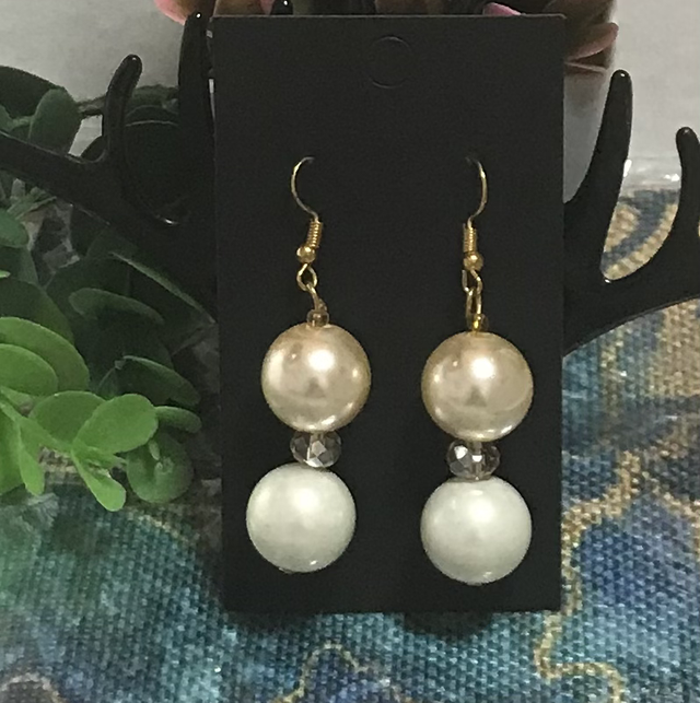 Cream Dangling Earrings-CDE04