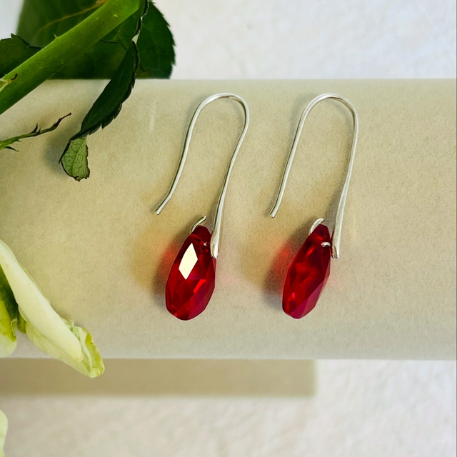 Boucles d&#039;oreilles rouge intense
