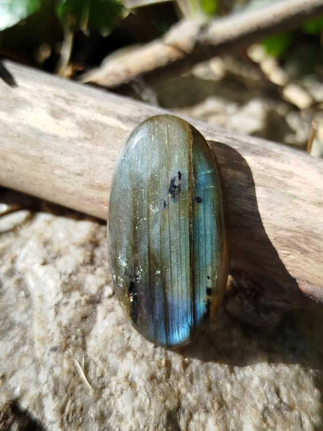 Labradorite cabochon 