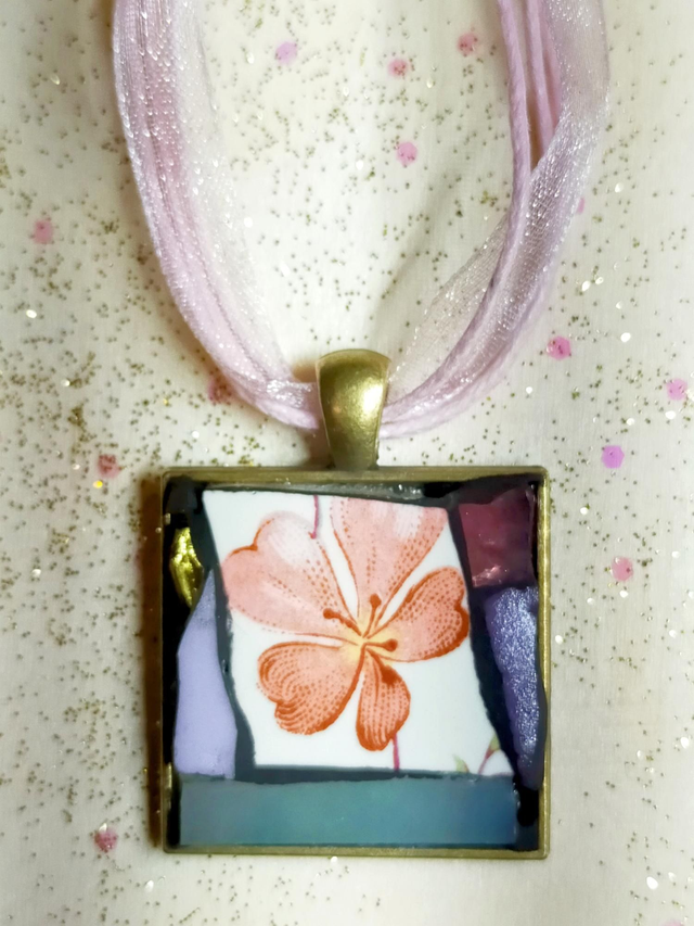  Pendentif mosaïque de verres. 