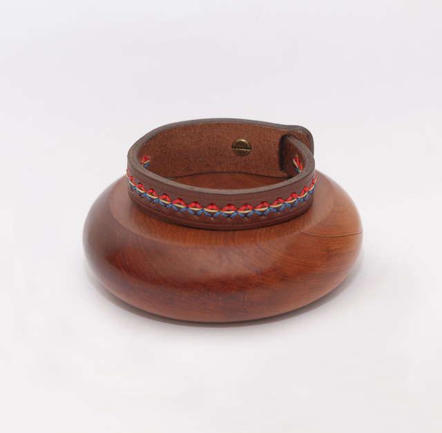 Bracelet cuir brun russet maroquinerie couture bleu, blanc, rouge, réalisation artisanale créateur, (HandMade)