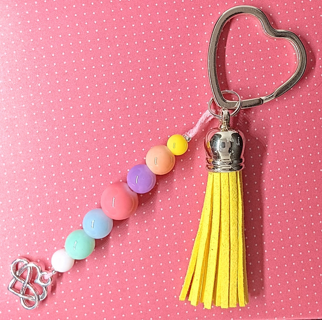 Porte-clé pompon et perles