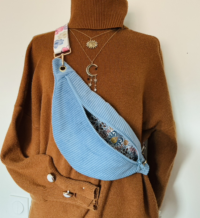 Sac banane velours côtelé bleu modèle « Calypso »