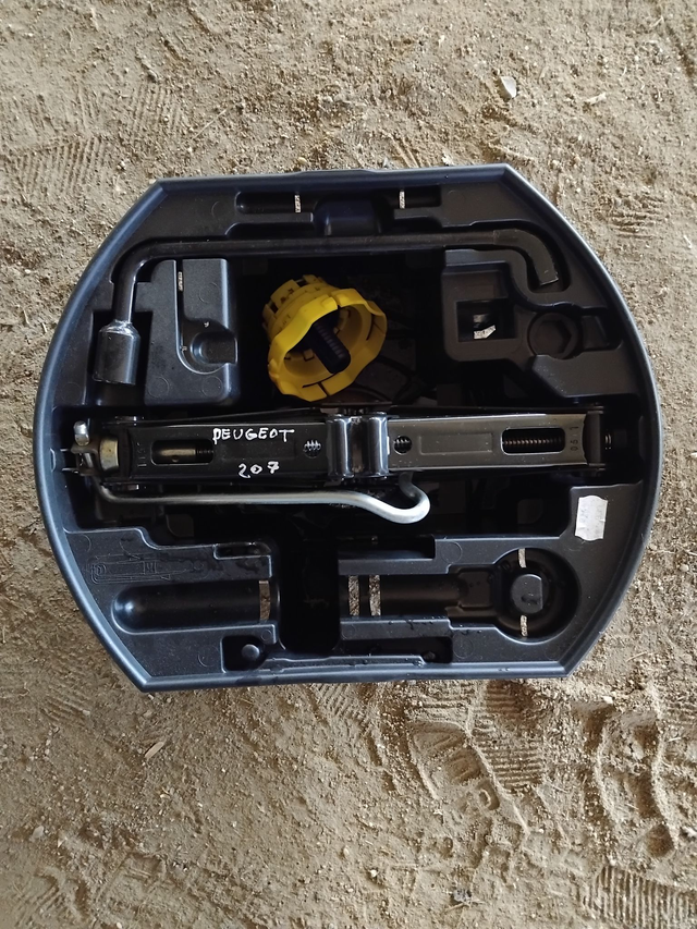 Cric de secours avec sa boite 