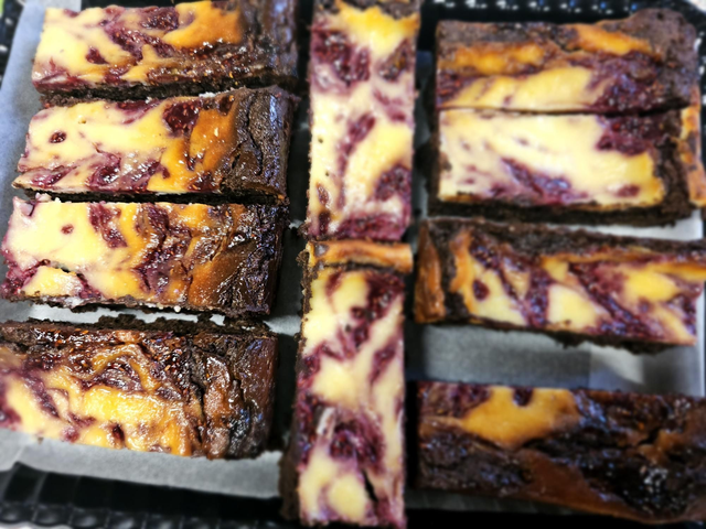 1xGF Raspberry cheesecake brownies 