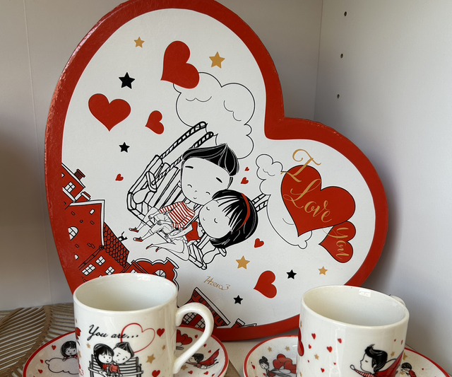 Conf. regalo 2 tazzine 90ml e piattini a cuore in porcellana