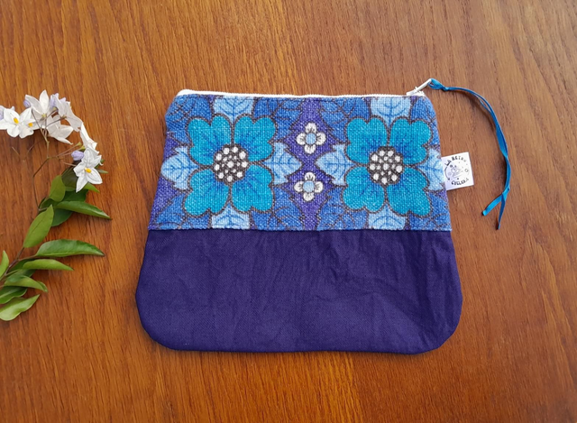 Pochette bleue