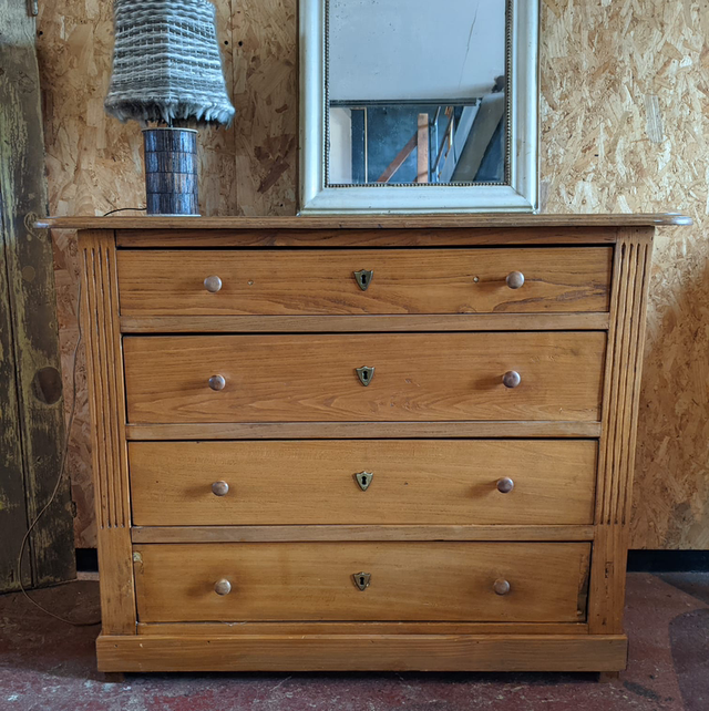 Commode en bois clair