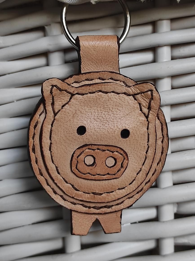Porte clés cochon en cuir 