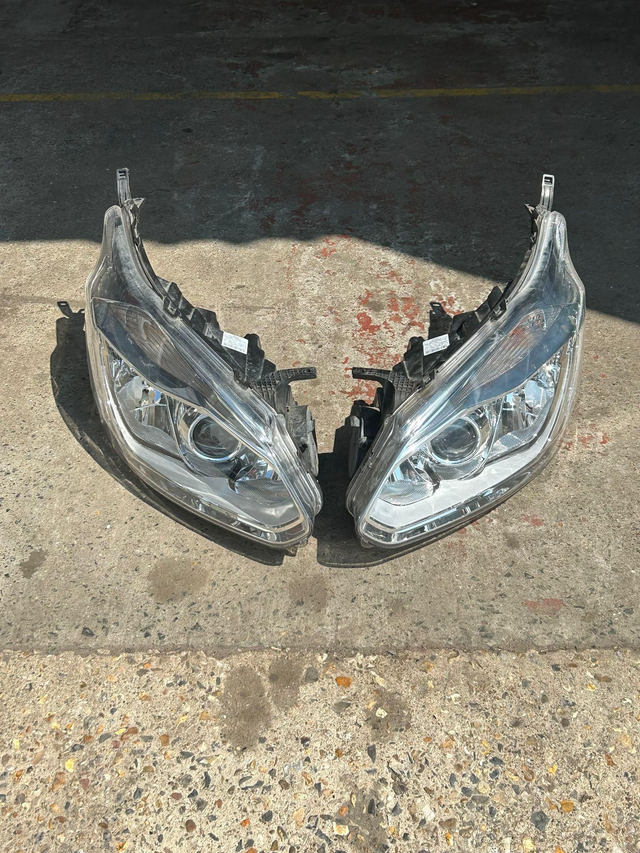 (Used) Ford Transit / tourneo Custom Drivers Side Headlight 