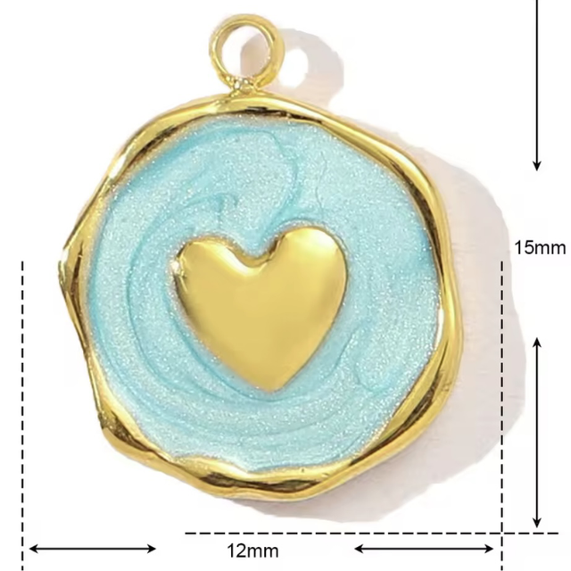 Charm cuoricino su base celeste 