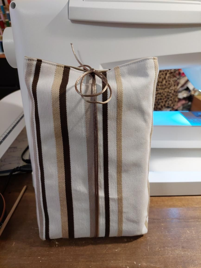 Pochette a livre réglable 