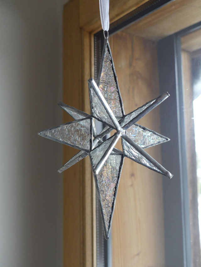 Étoile morave transparente irisée