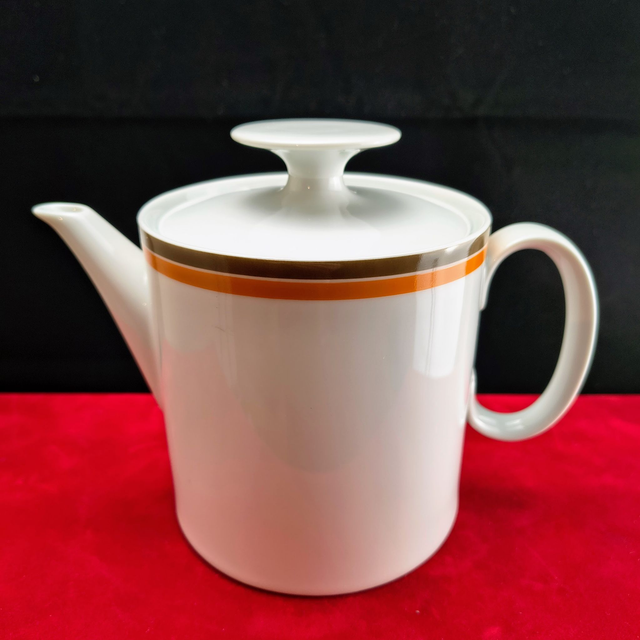 Thomas | Theepot (lengte van oor tot tuit 19,0 cm | diameter 11,0 cm | hoogte 14,0 cm) met Bruine en Oranje bies | Vintage