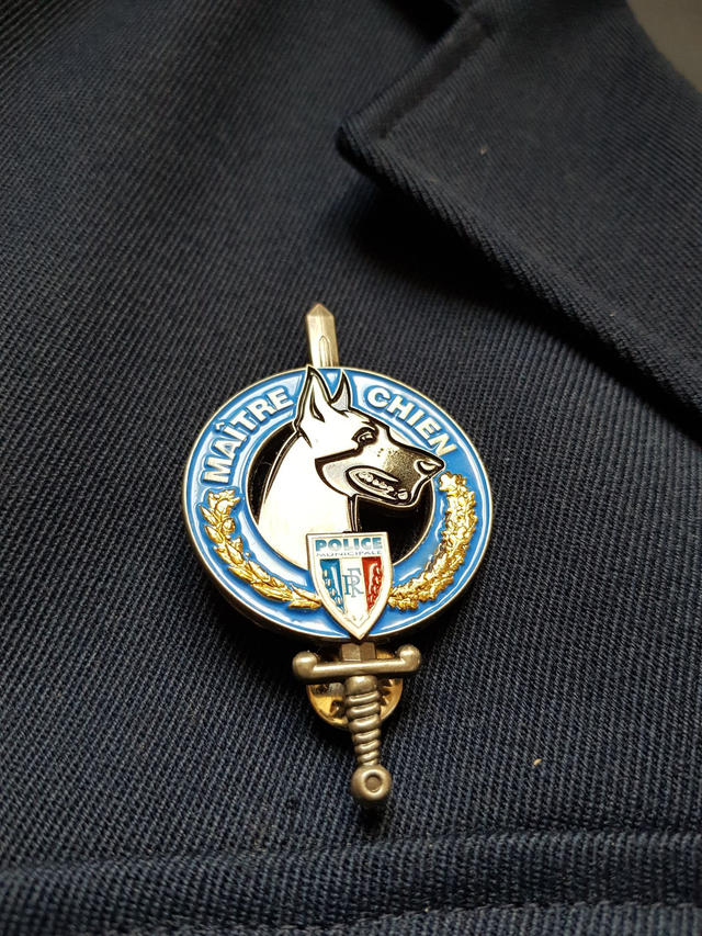 Insigne métallique Maître chien