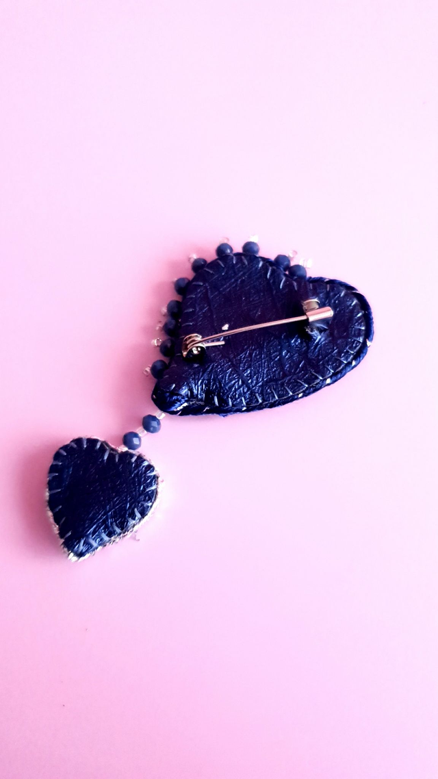 Broche Coups de coeur bleu nuit et argenté