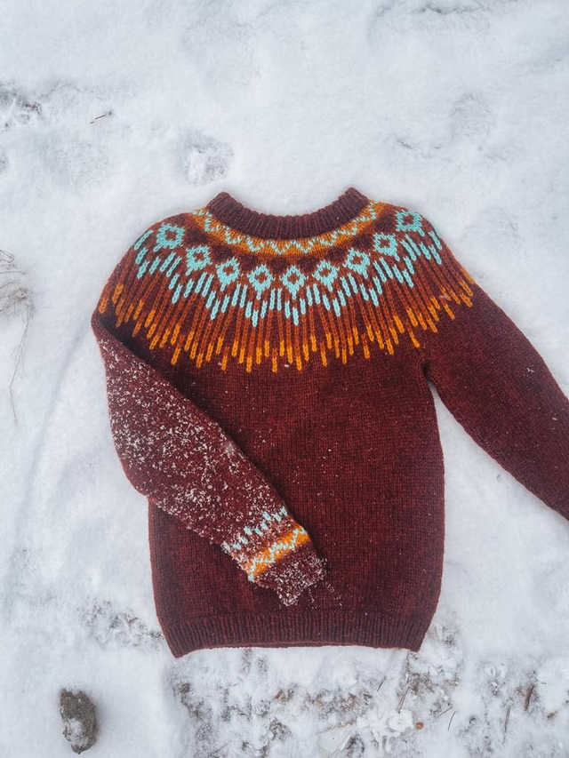 Hopi Polar Sweater Kit - Col 05 (Red Heather Vams) - Wool &amp; Pattern - Linka Neumann