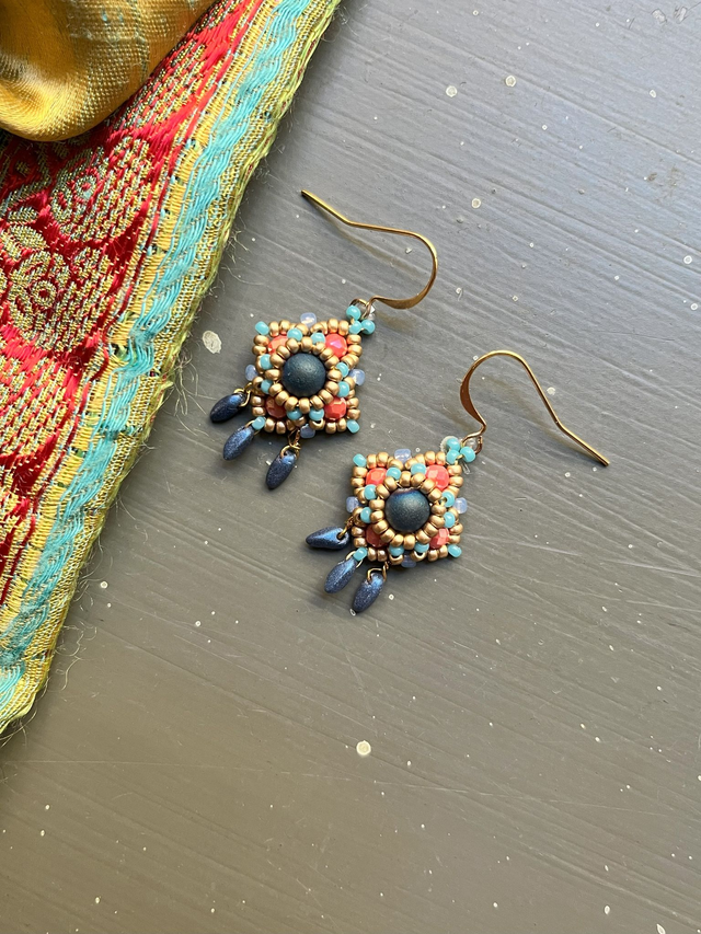 Boucles d'oreilles en perles corail turquoises et bleu marine