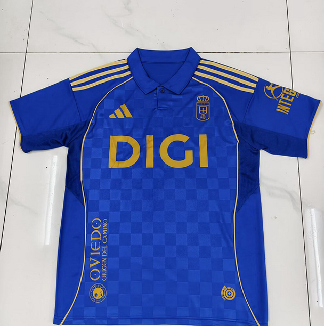 Primera equipación Real Oviedo 25, 26