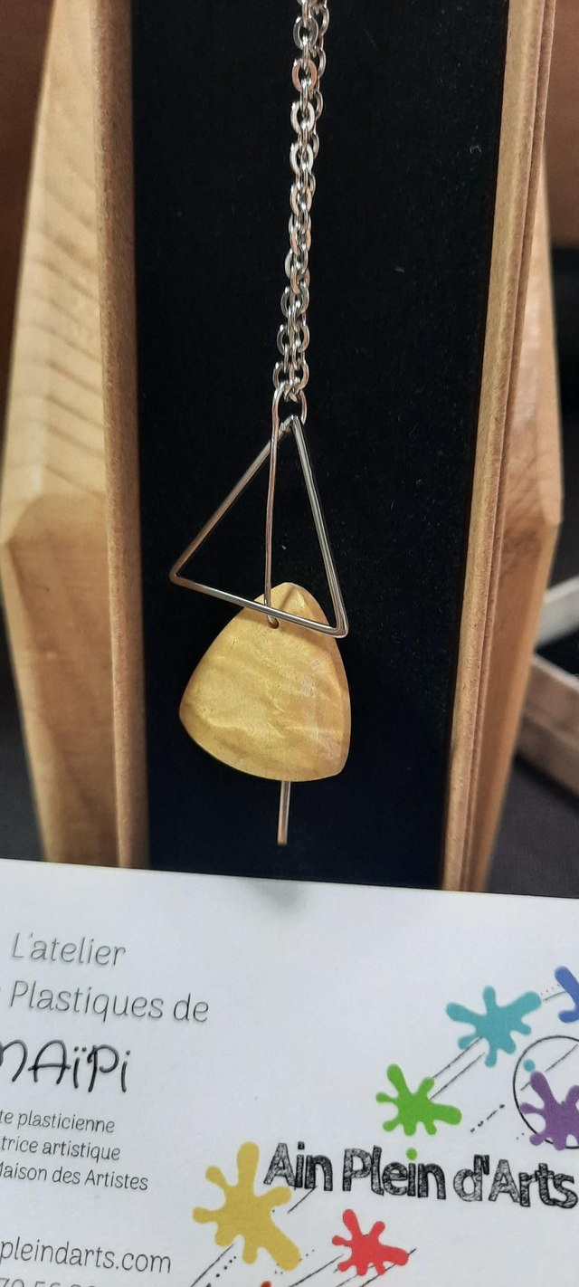 Collier erable jaune triangle ding dong