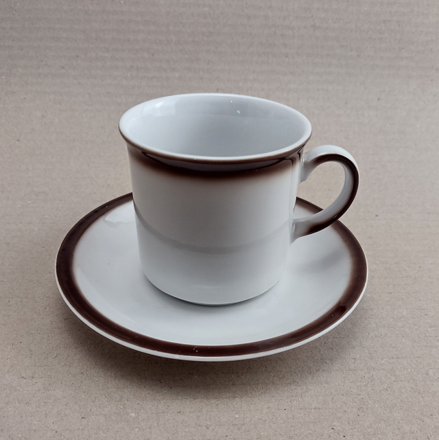 Winterling | Kop (diameter 7 cm | hoogte 7 cm) en Schotel  (diameter 13 cm | hoogte 2 cm) in wit en bruin &#039;Scandic&#039; | Vintage