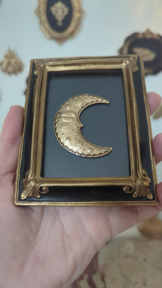 Cadre rectangulaire noir et doré - lune dorée