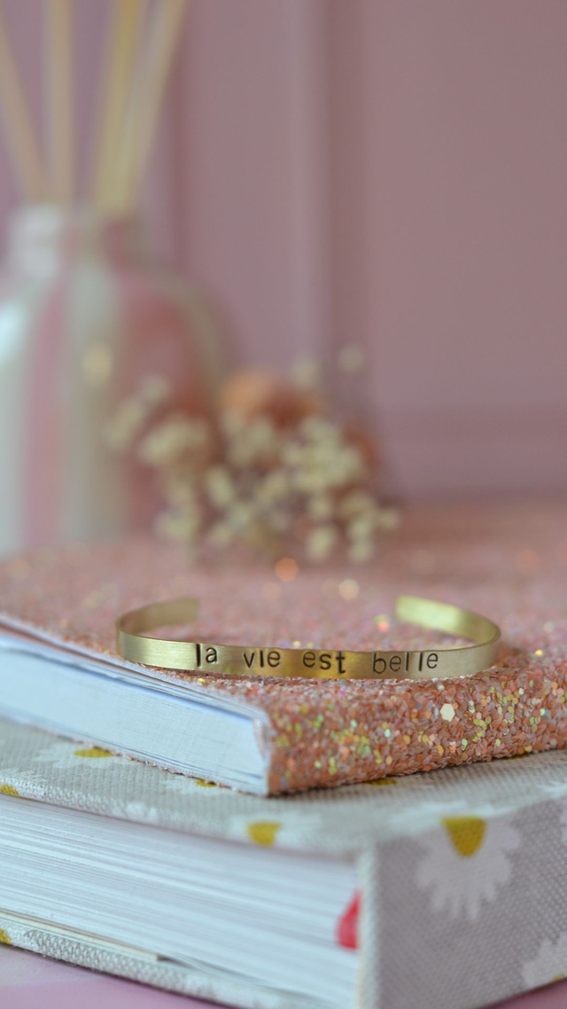 Bracelet mantra "La vie est belle"
