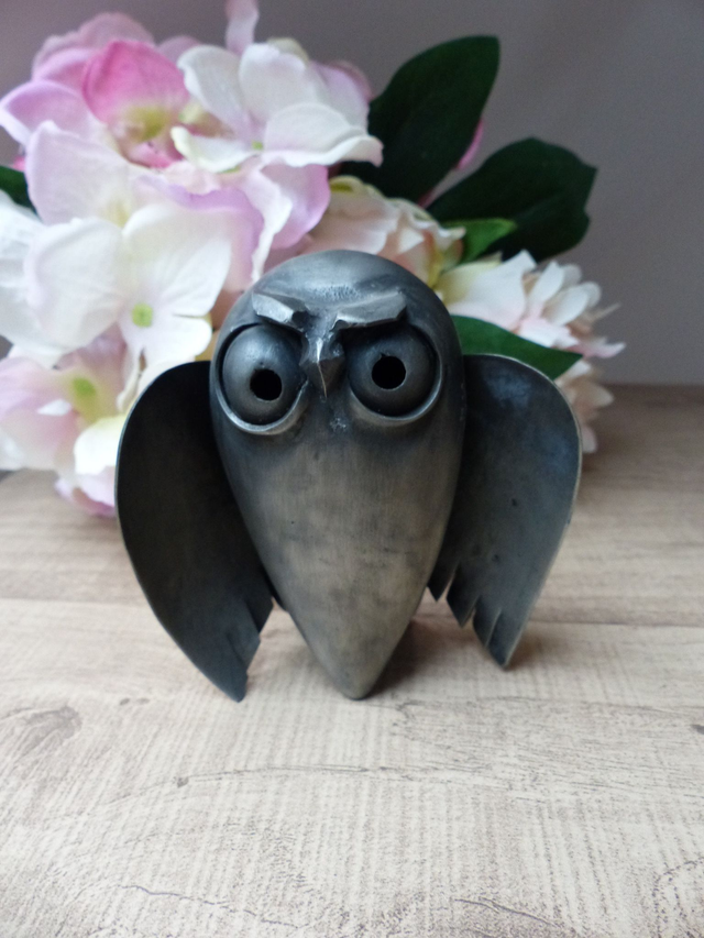 Statuette Chouette Fantôme en Étain Véritable – Figurine Sculptée à la Main Michel Laude, Miniature de Collection Unique, Cadeau Décoration