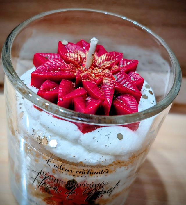 Bougie parfumée "FLEUR DE NOËL"